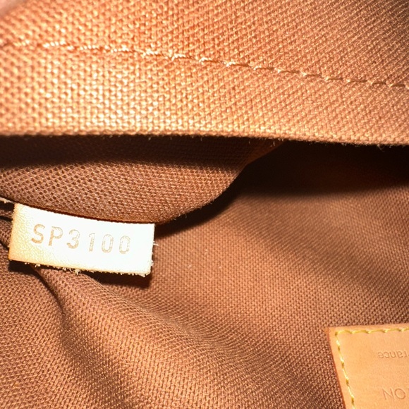 Louis Vuitton Tivoli
Brown Monogram Handbag
🔥🔥🔥🔥🔥🔥🔥🔥 - Picture 8 of 11